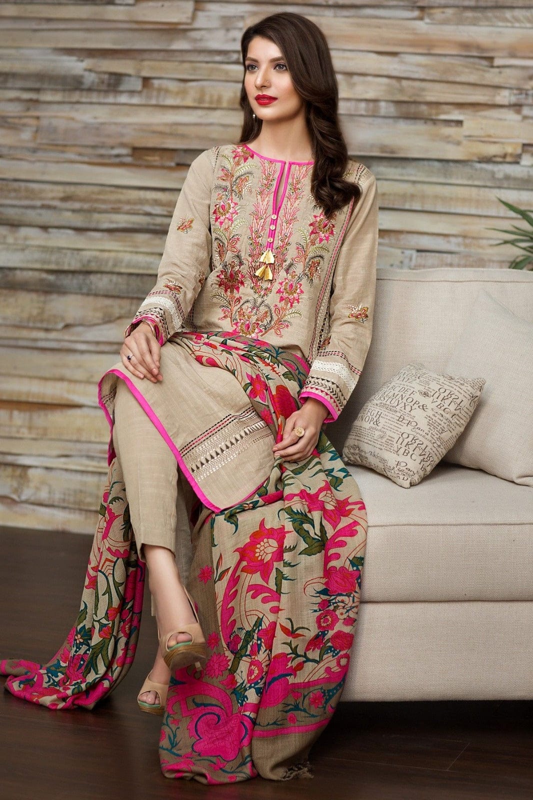 SC-16701 Embroidered Dhanak 3pc Wt