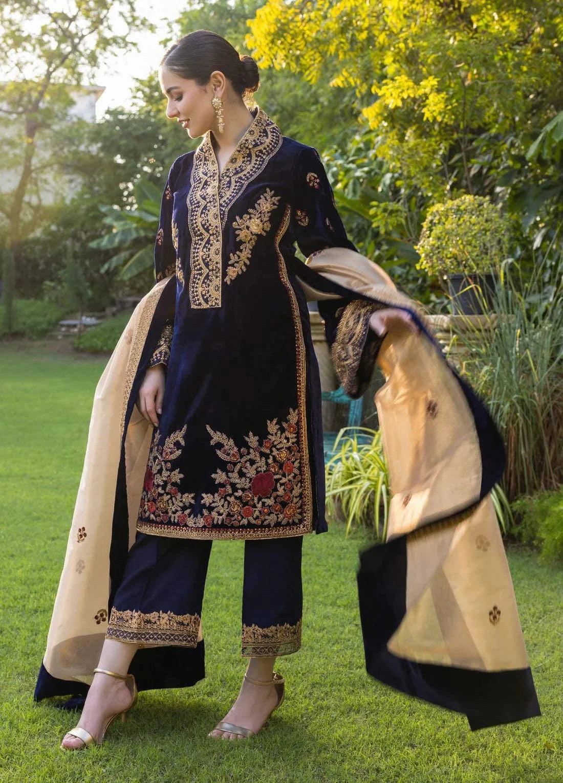 Zainab Chottani ZC-737 Velvet Embroidered 3pc