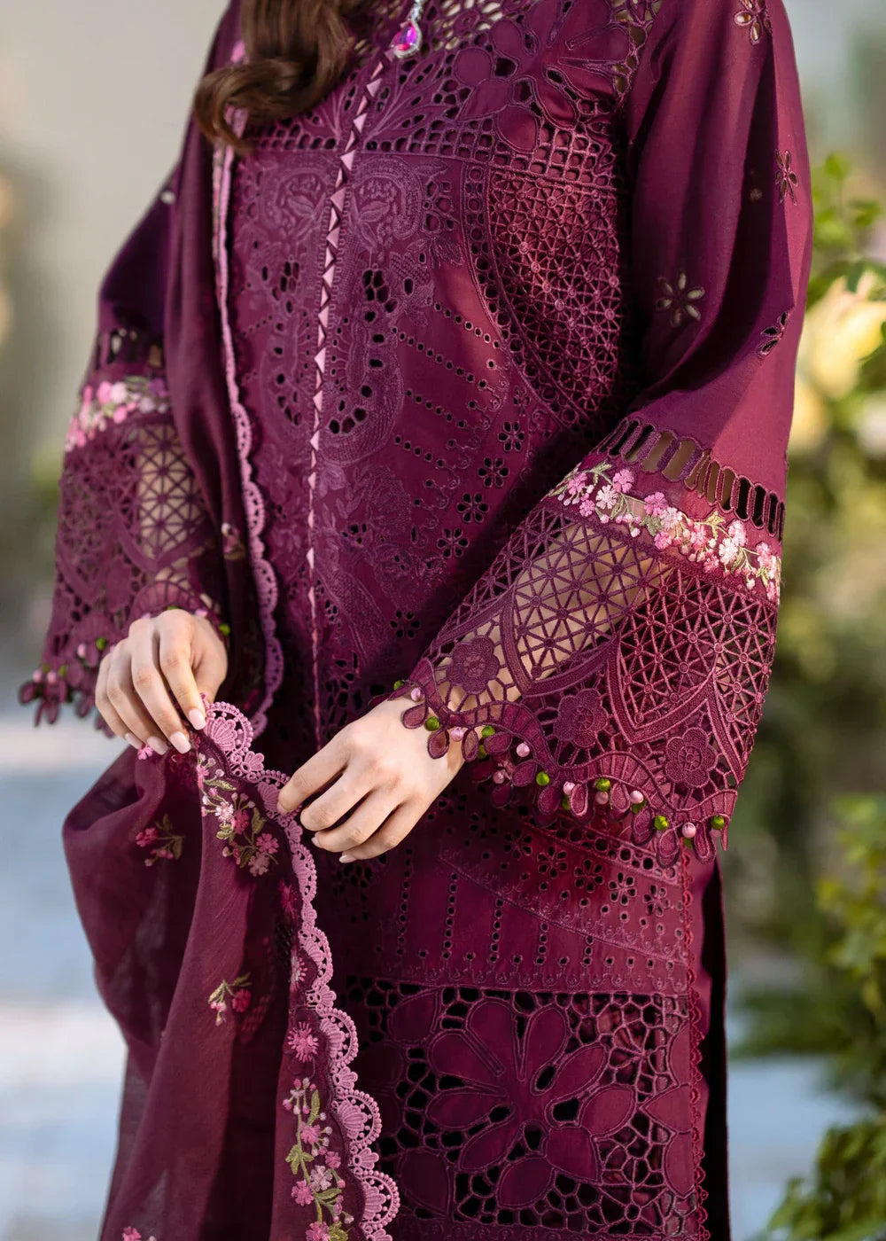 Izel D-277 Embroidered Lawn 3pc