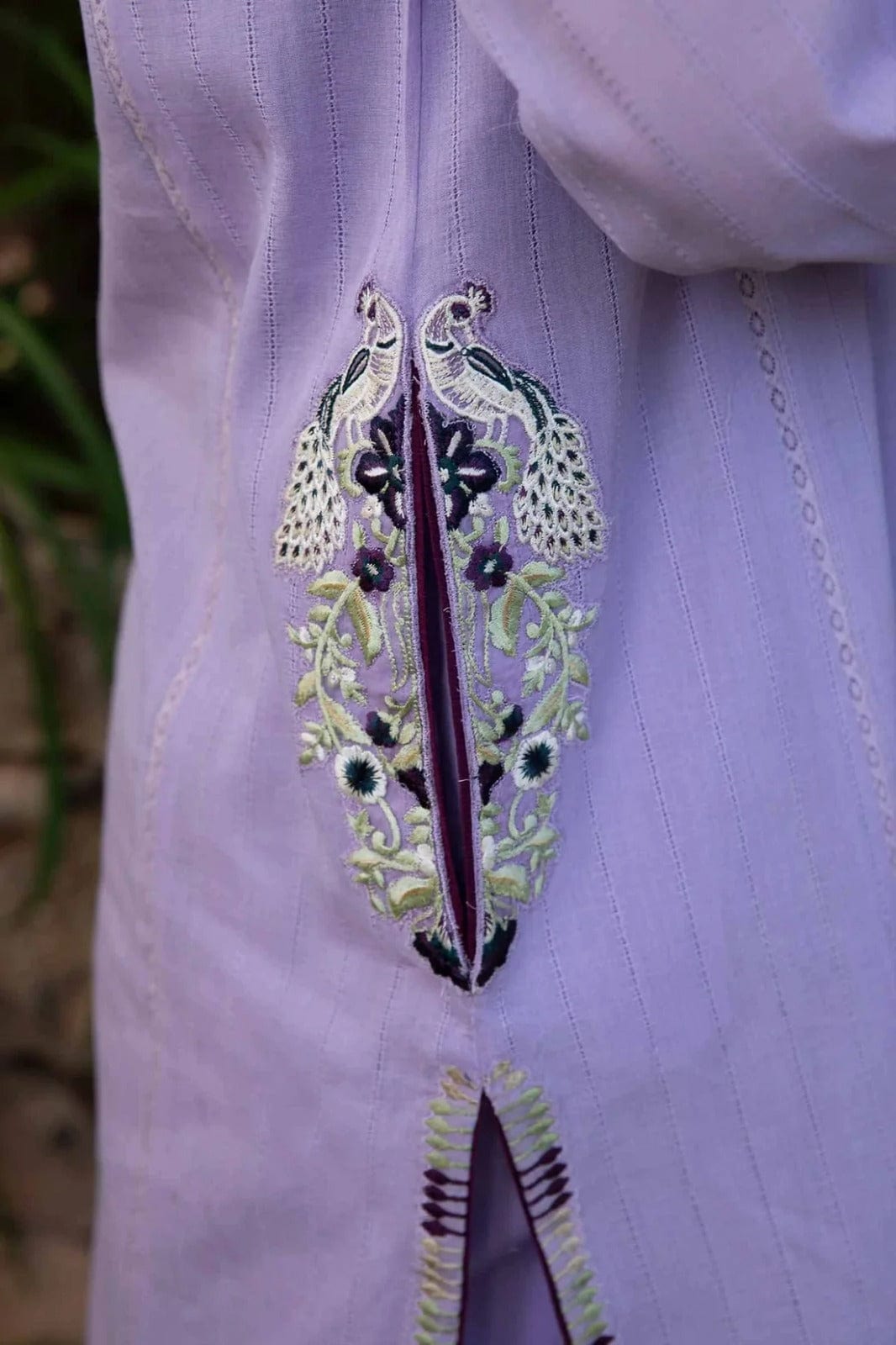 Anaya D-809 Dhanak Embroidered 3pc