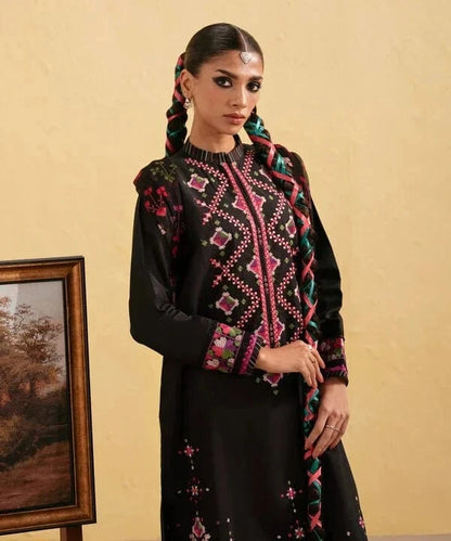 Sapphire D-69 Dhanak Embroidered 3Pc Wt