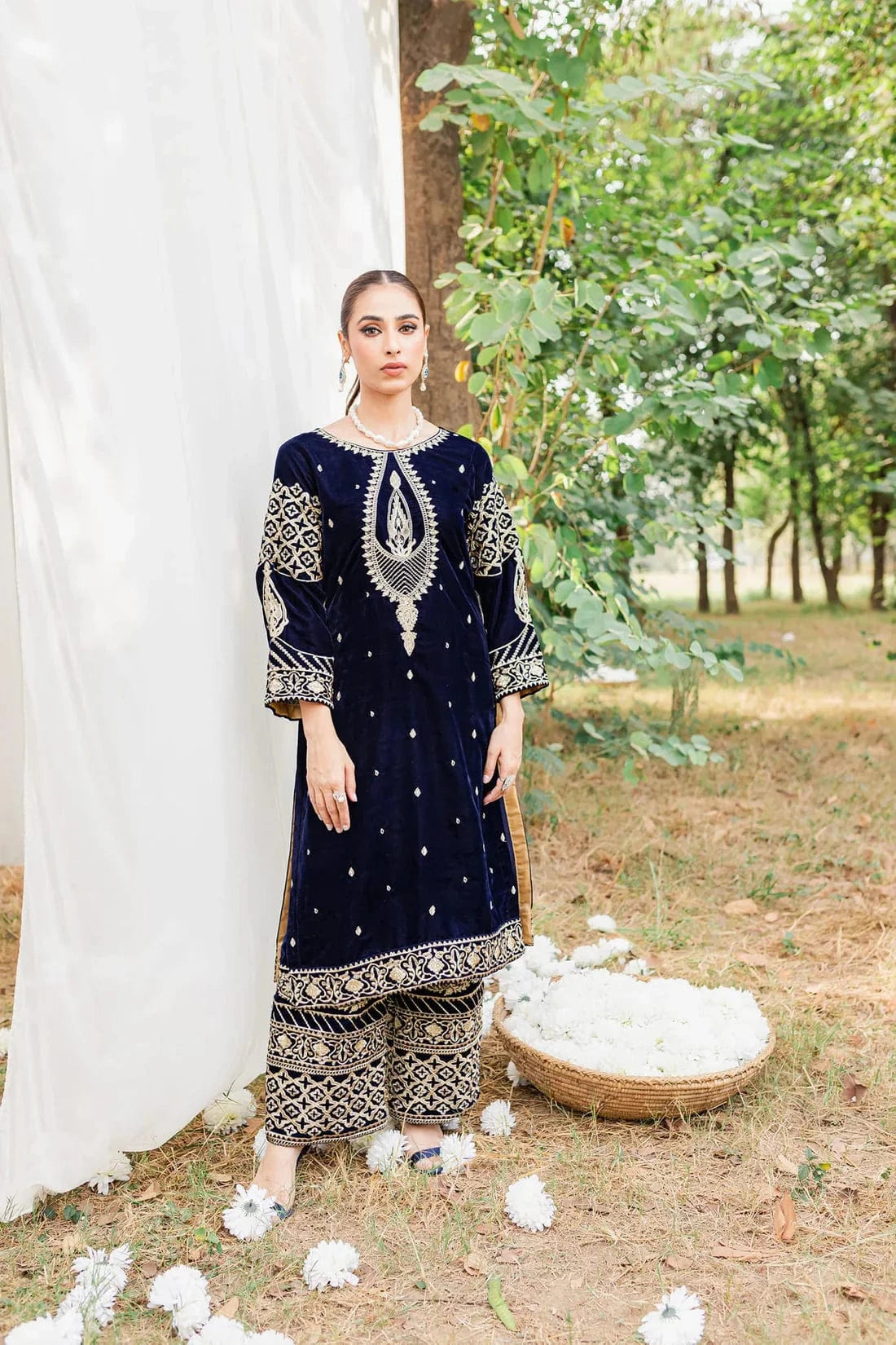 Makhmal MK-976 Velvet Embroidered 3pc