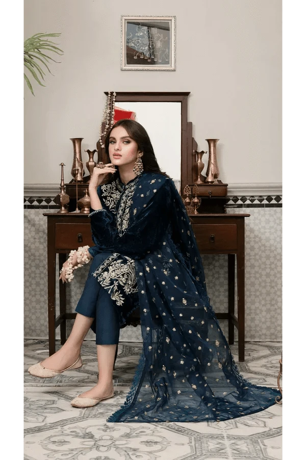 Zainab Chottani ZC-905 Velvet Embroidered 3pc