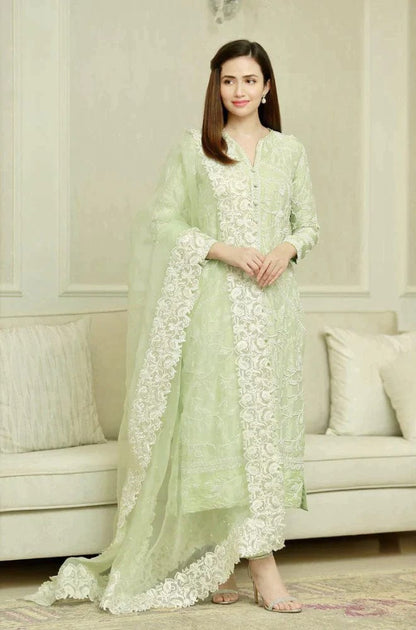 Bareeze D-30 Embroidered Lawn 3pc