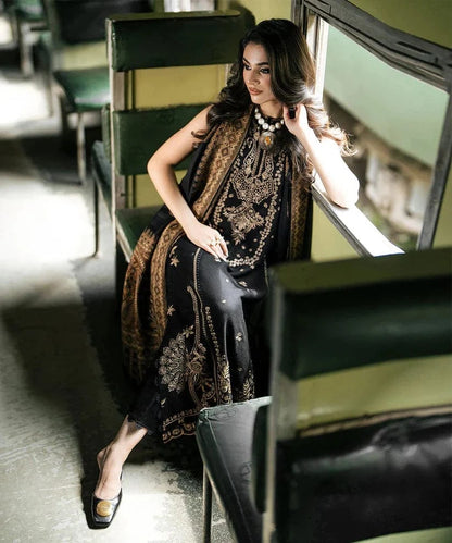 Sapphire D-90 Embroidered Dhanak 3pc