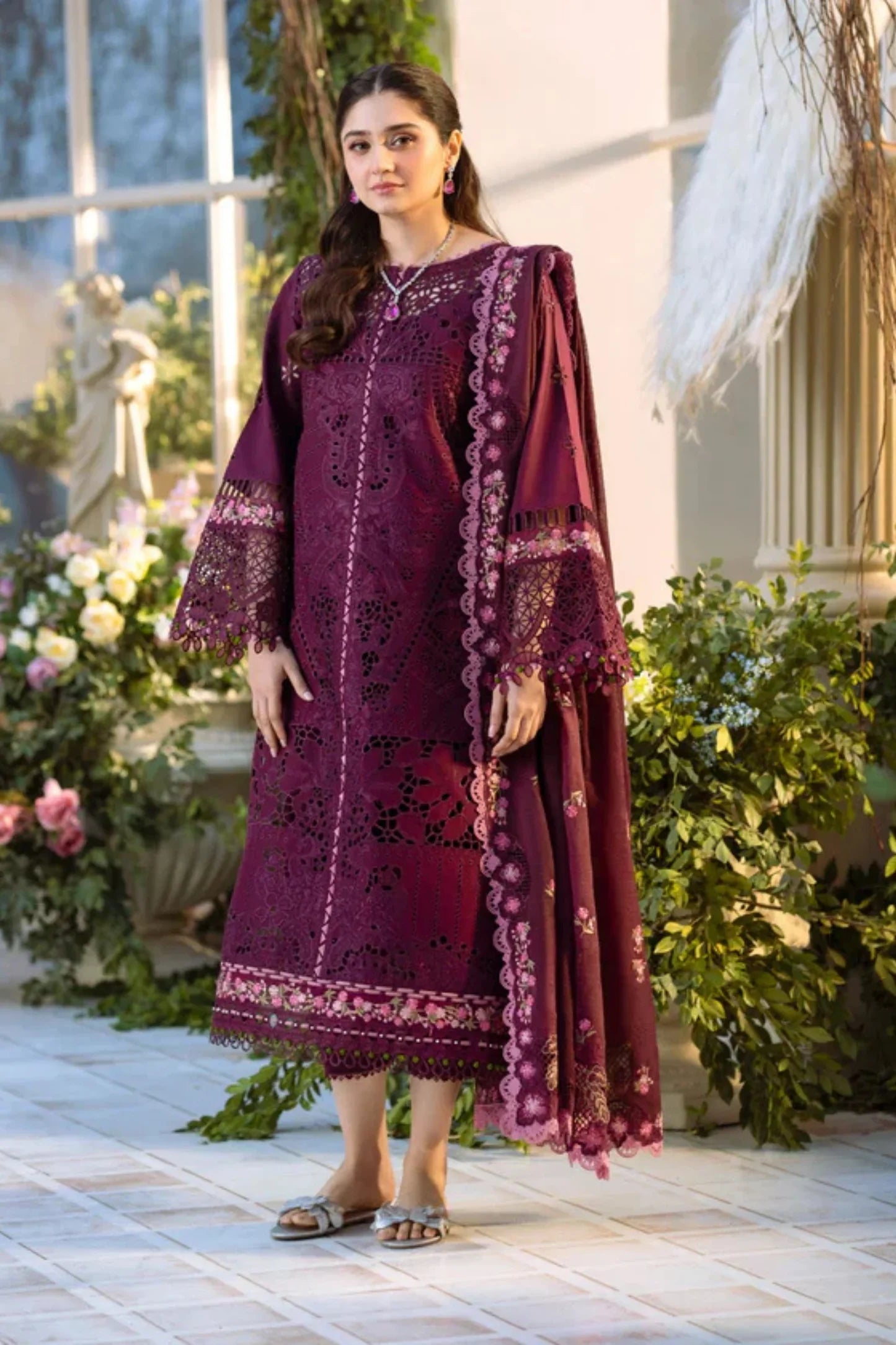 Izel D-277 Embroidered Lawn 3pc