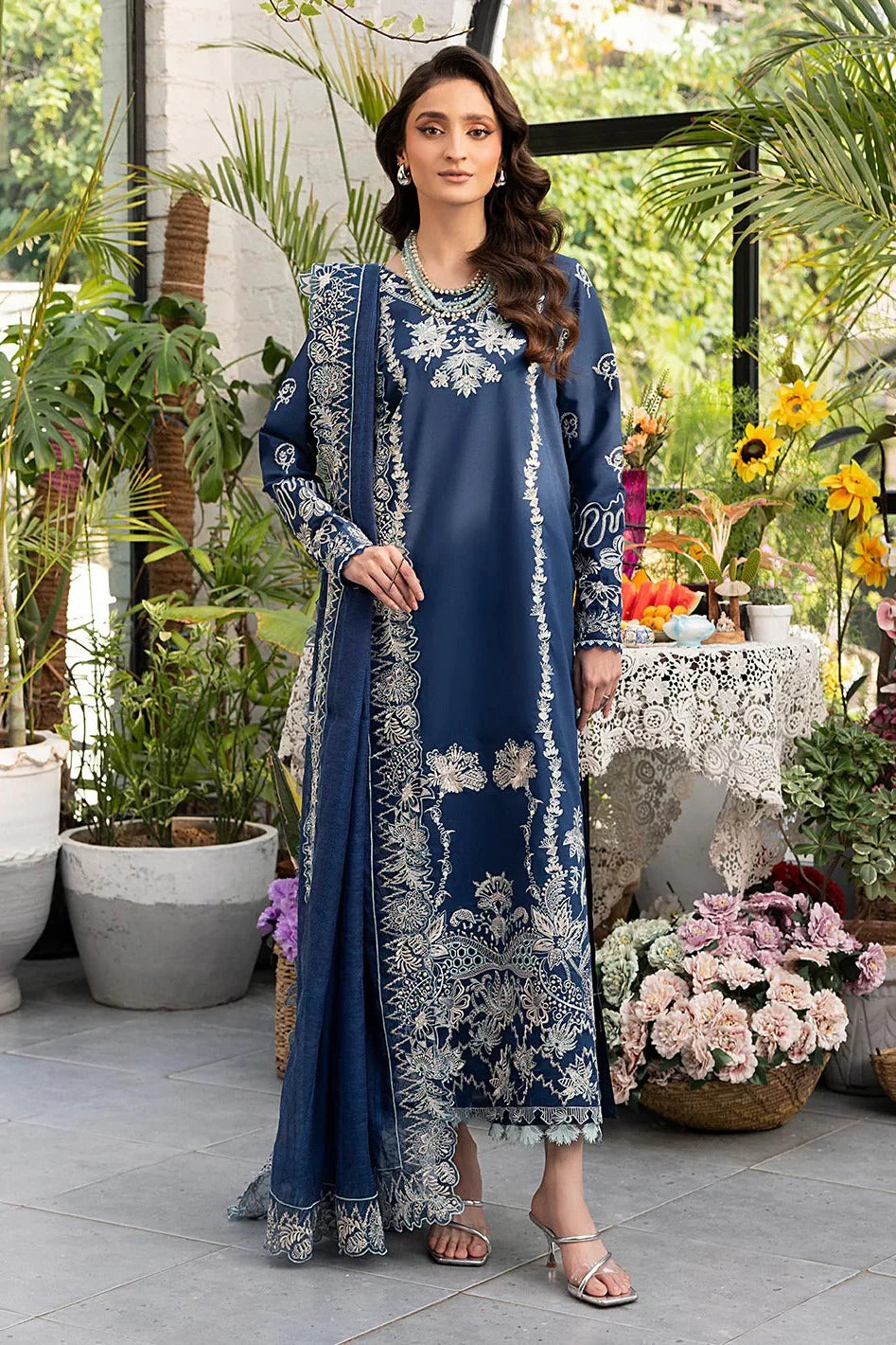 Mushq D-205 Embroidered Lawn 3pc