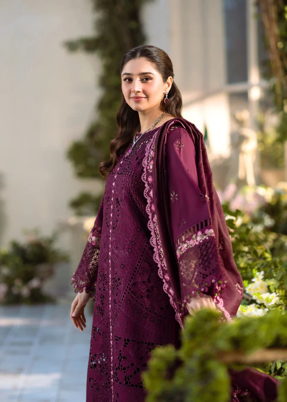 Izel D-277 Embroidered Lawn 3pc