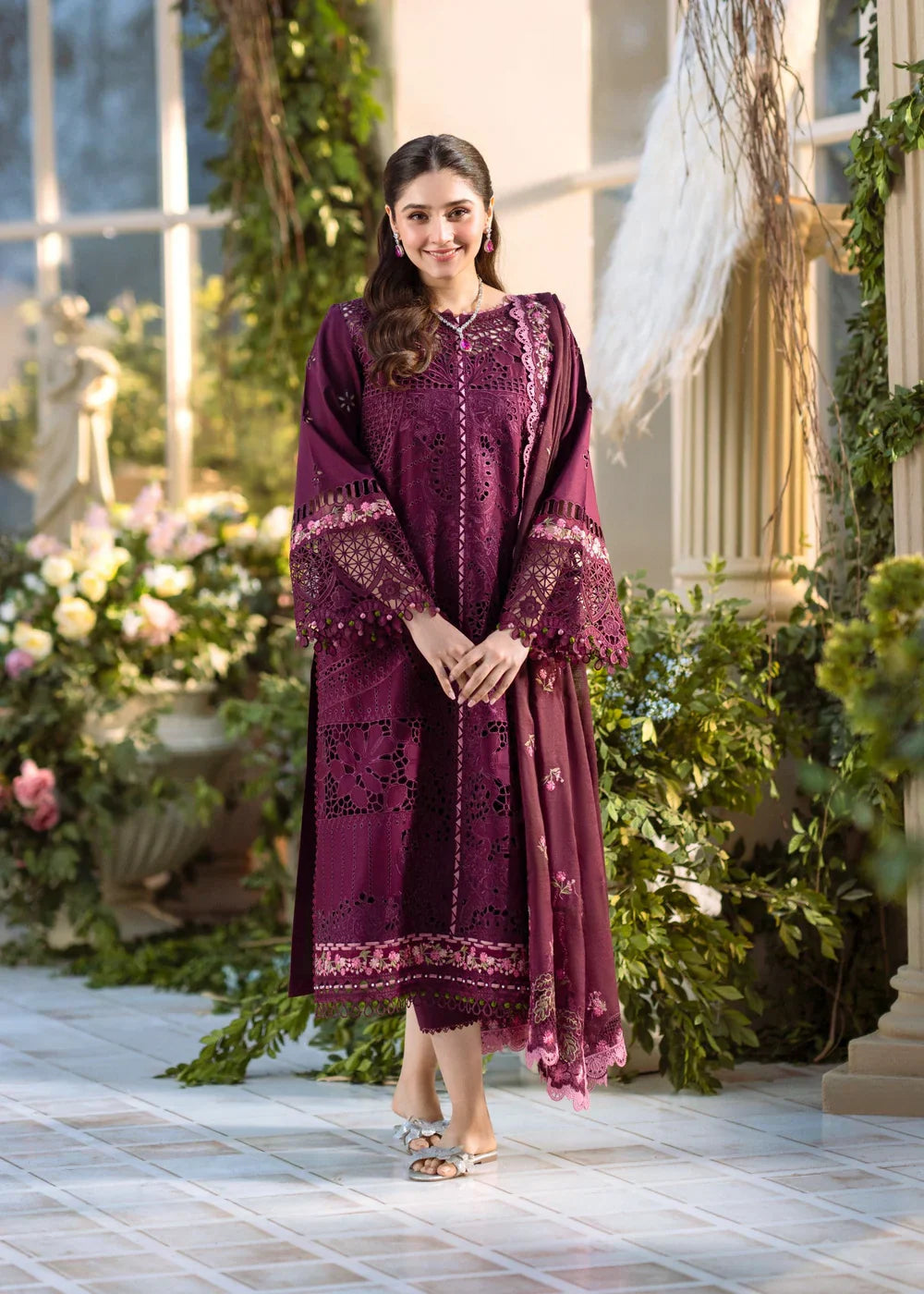 Izel D-277 Embroidered Lawn 3pc